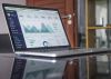 Dashboard business analytics grafici laptop ufficio